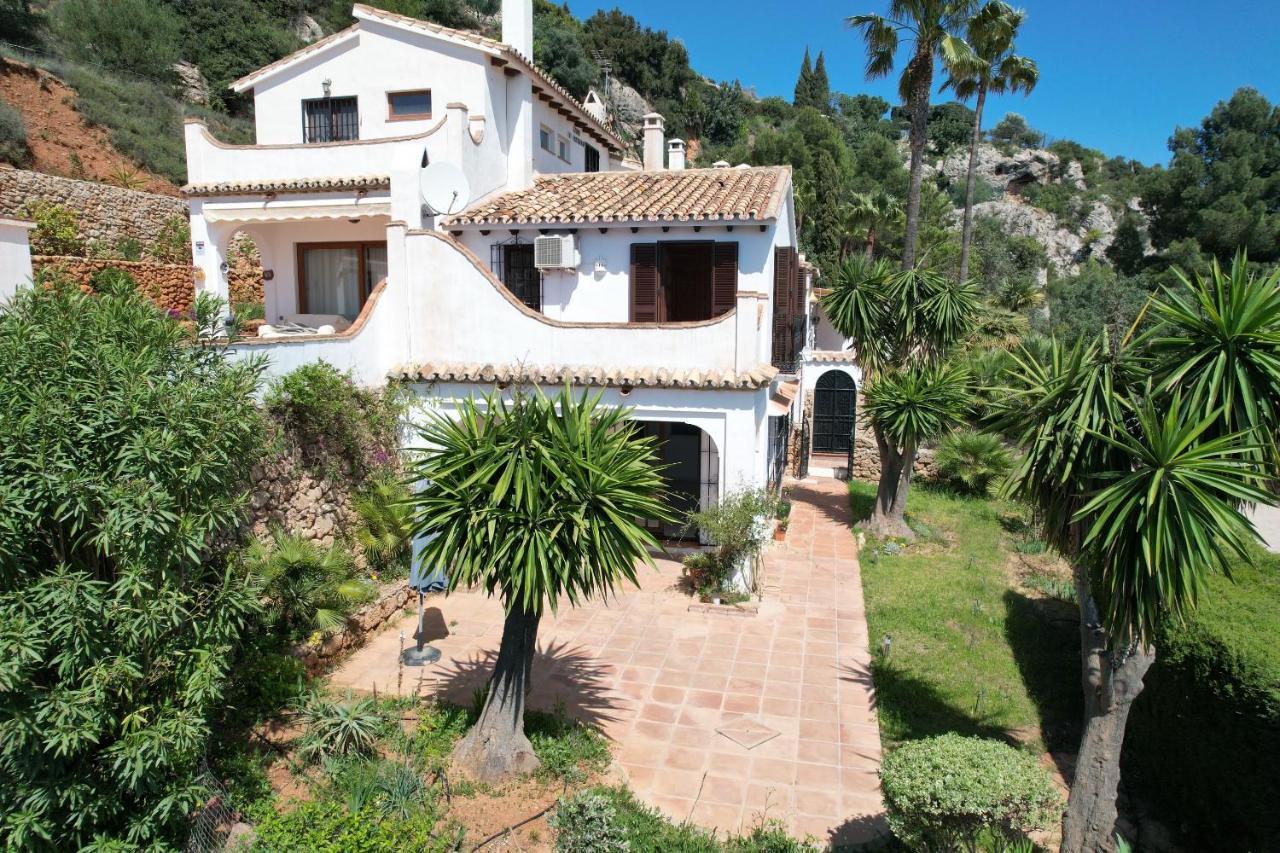 Vila Terraced House In The Mountains With Fantastic View Màlaga Exteriér fotografie